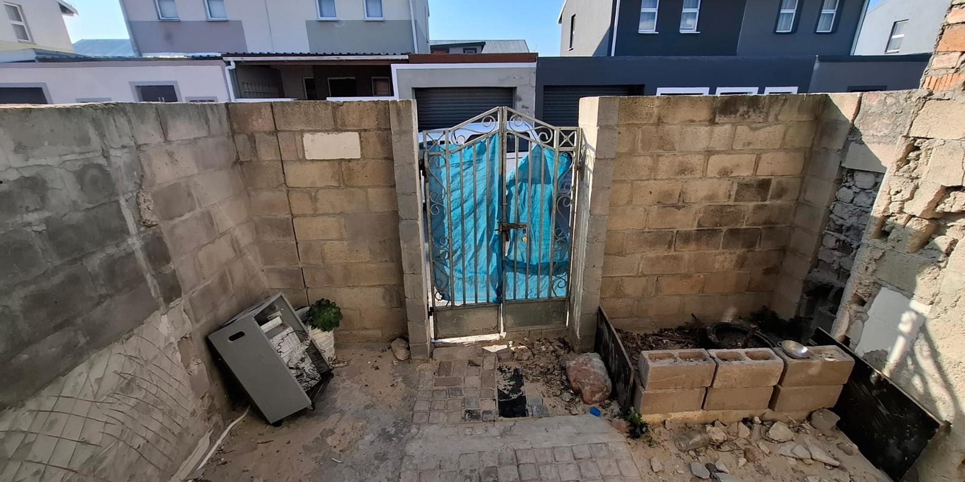Image 2 of 6