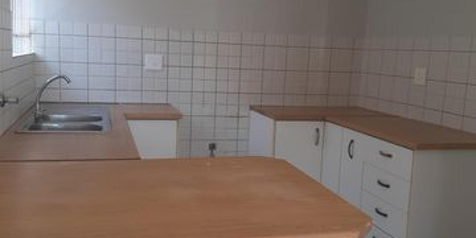 Image 2 of 6
