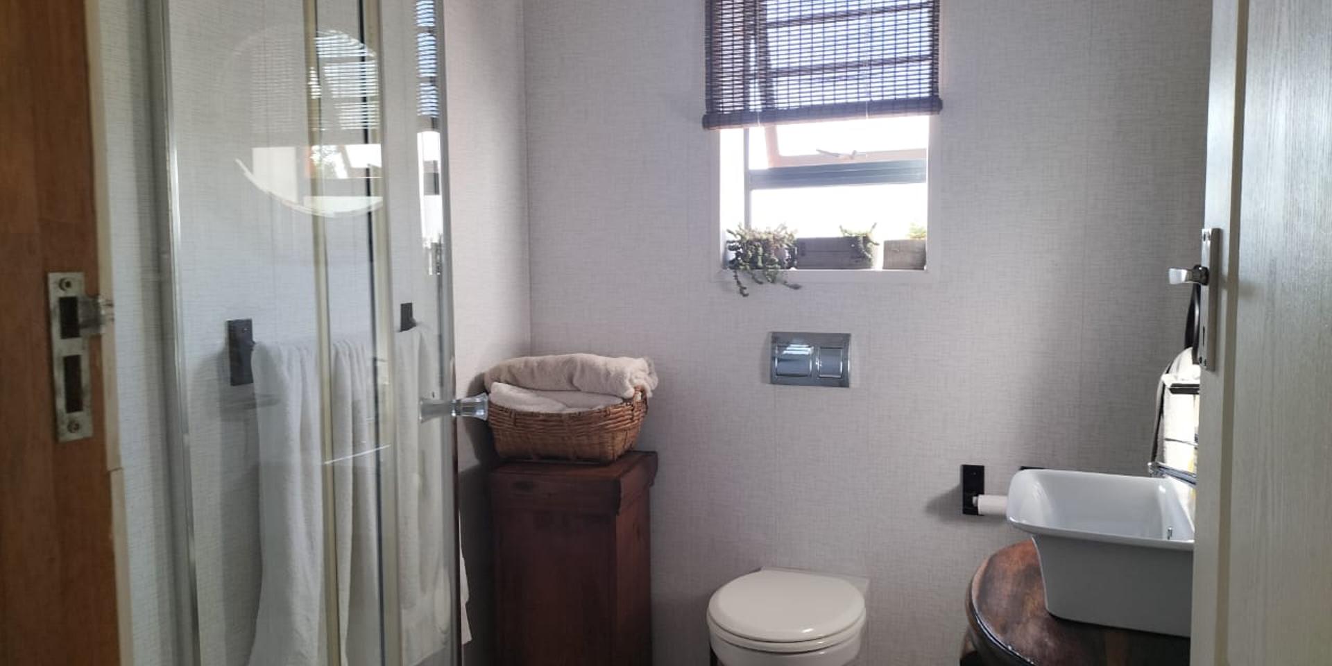 Image 4 of 6