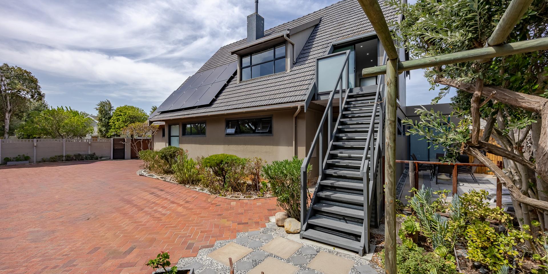 Image 4 of 6