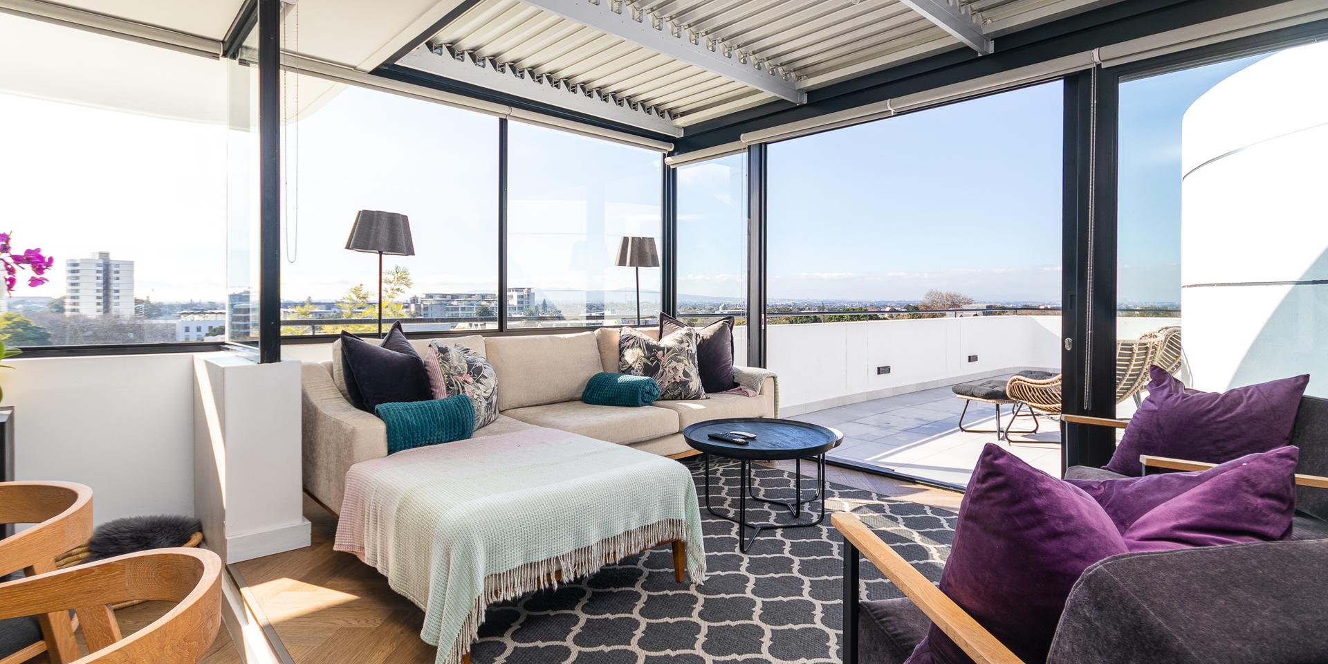 Image 2 of 6