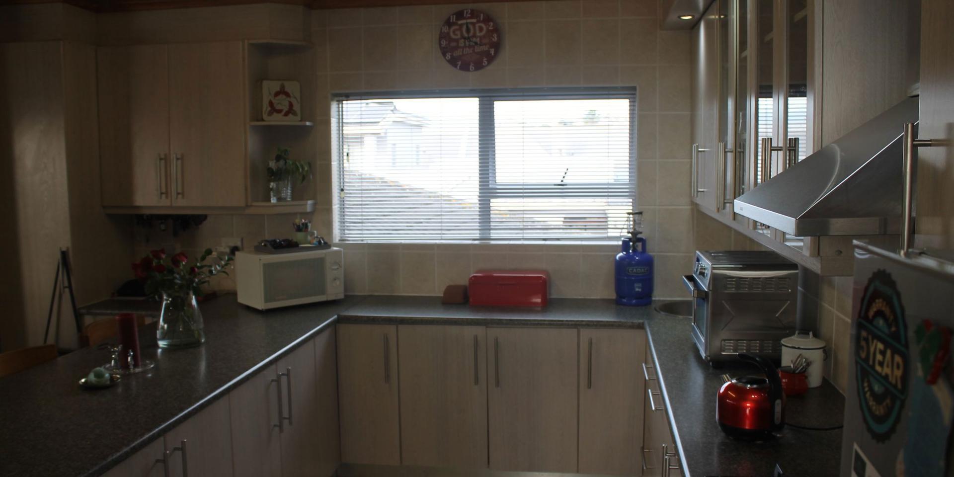 Image 4 of 6