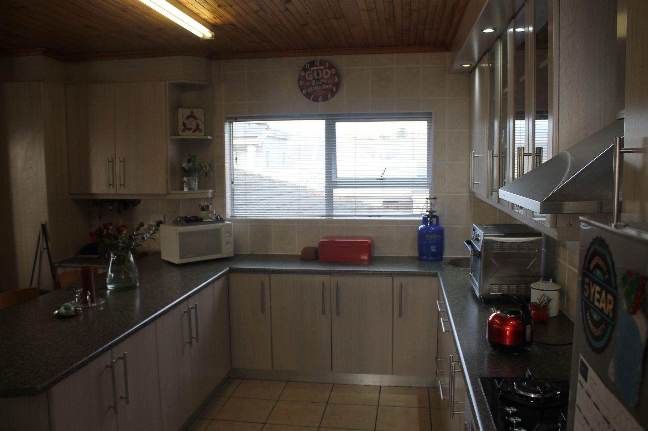 Image 4 of 6