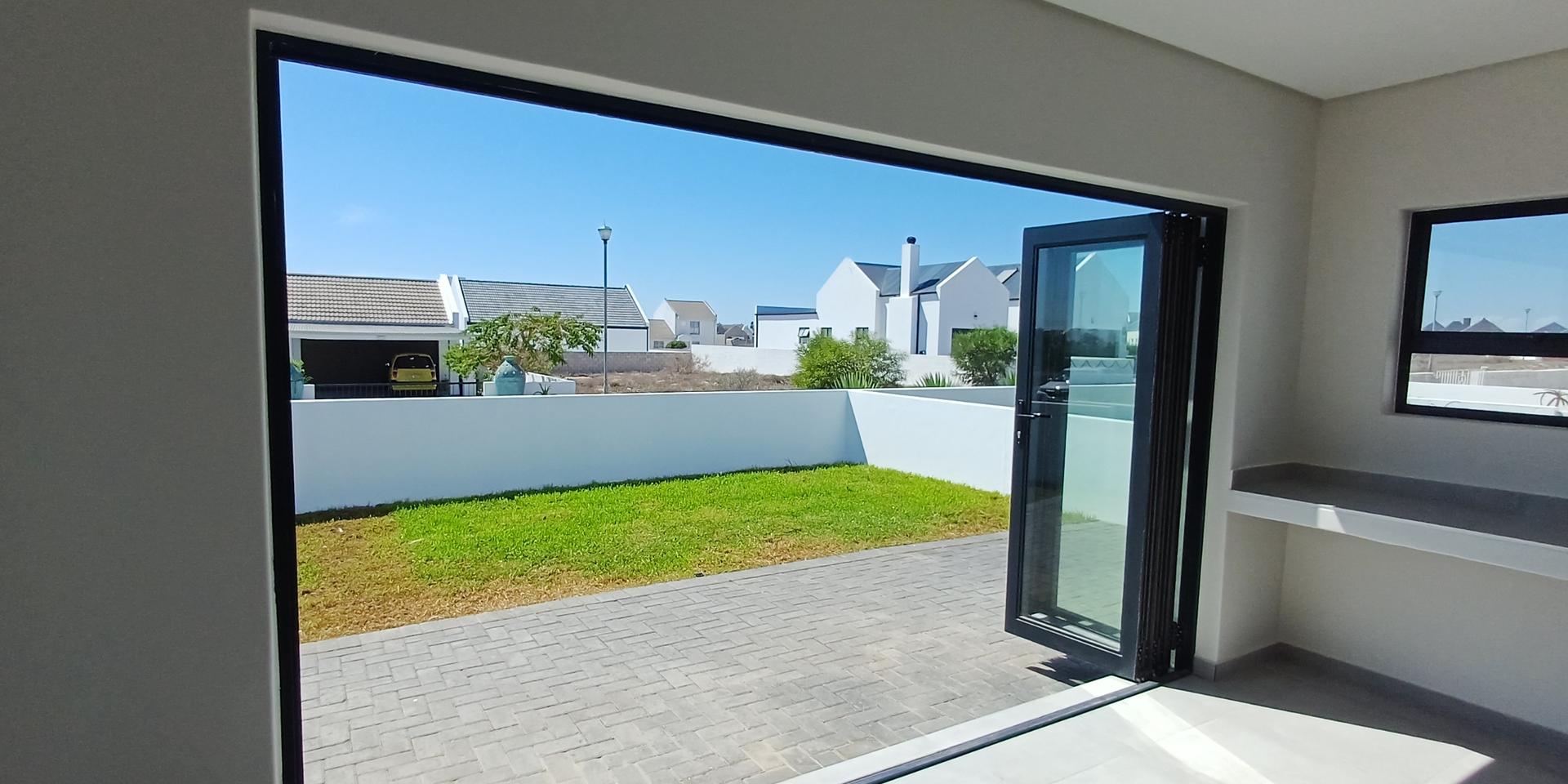 Image 4 of 6