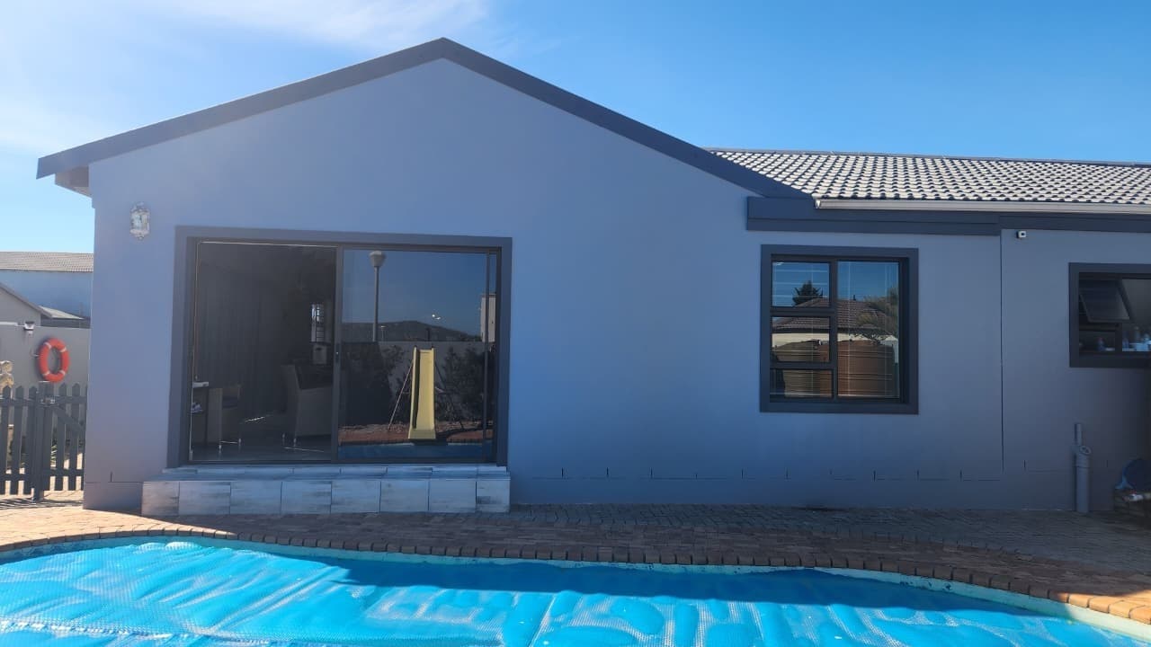Image 2 of 6