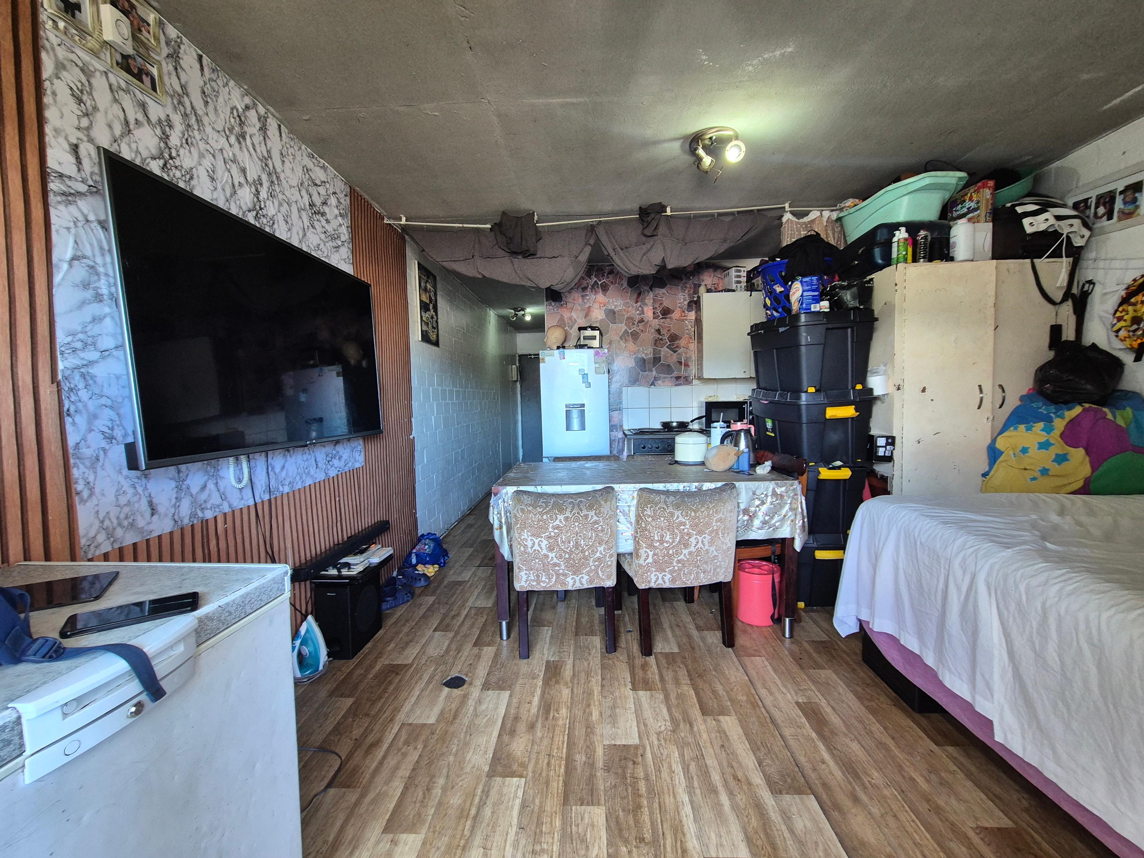Image 3 of 6