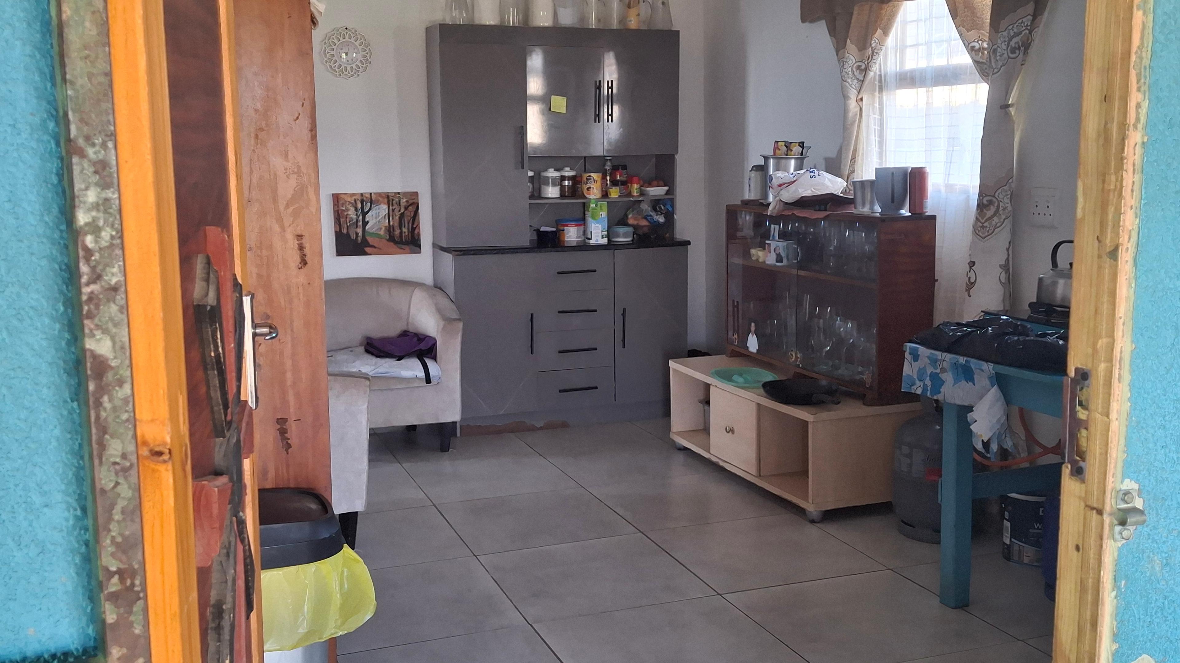 Image 4 of 6