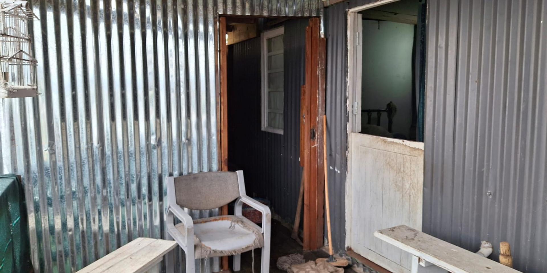 Image 2 of 6