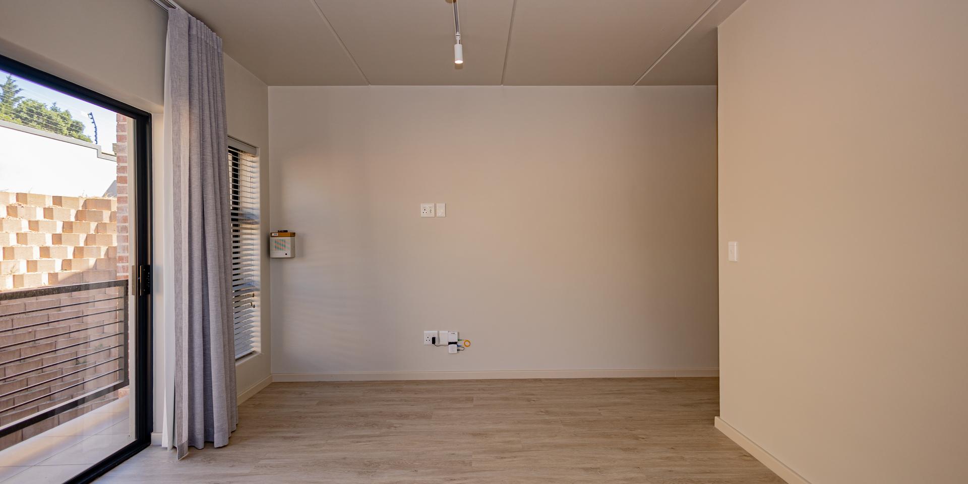 Image 4 of 6