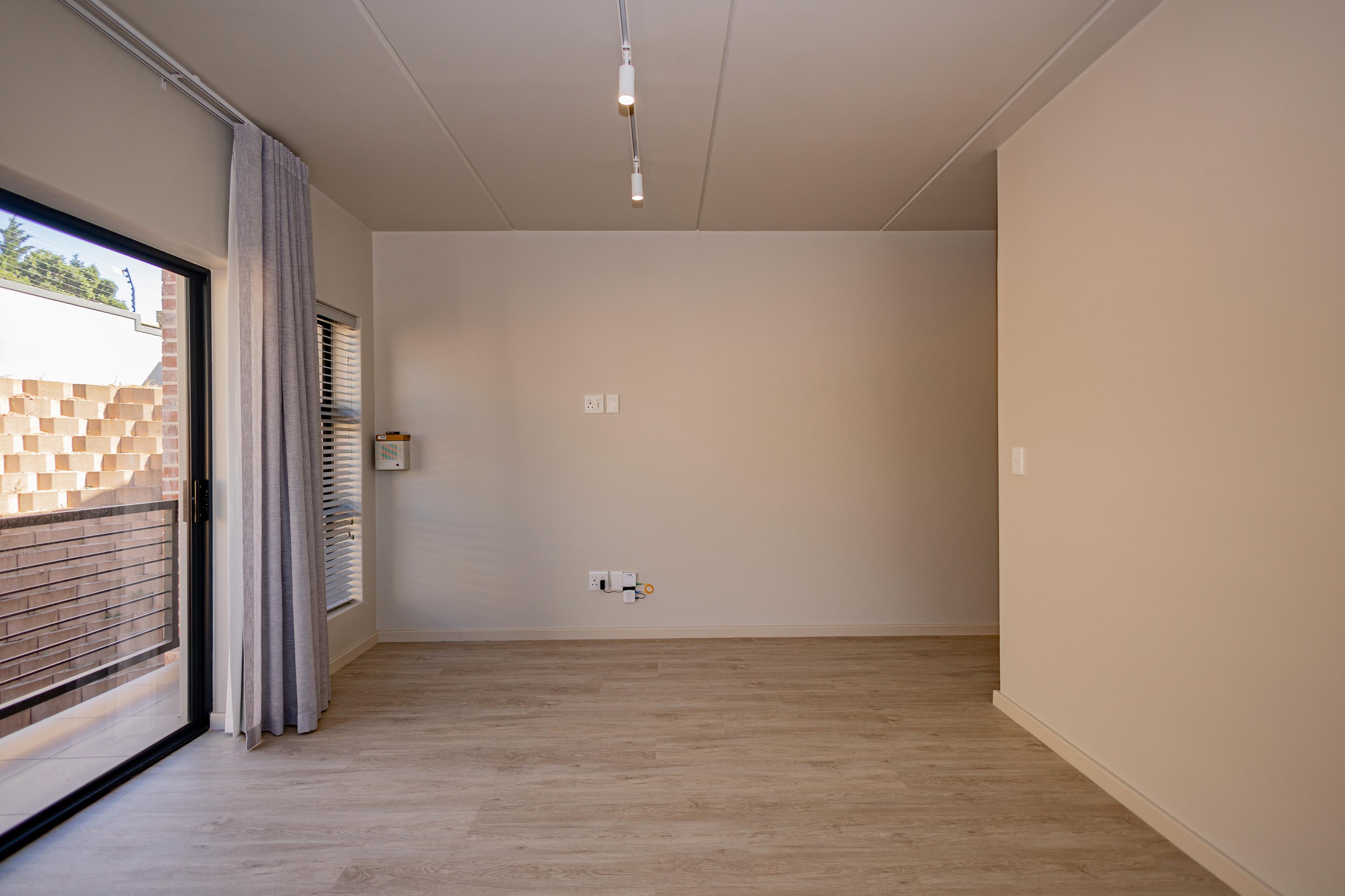 Image 4 of 6