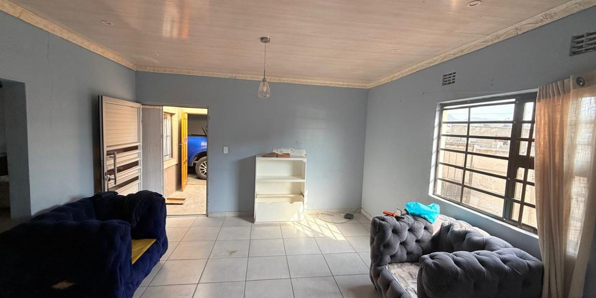 Image 4 of 6