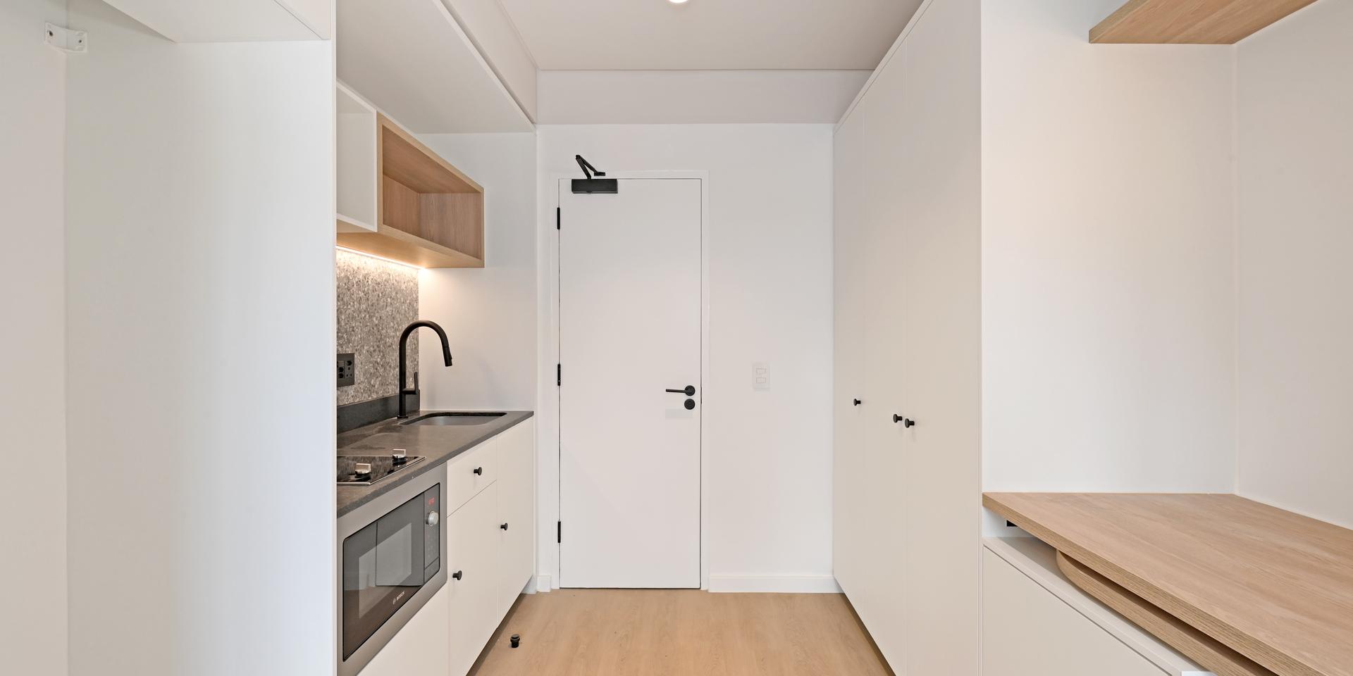 Image 4 of 6