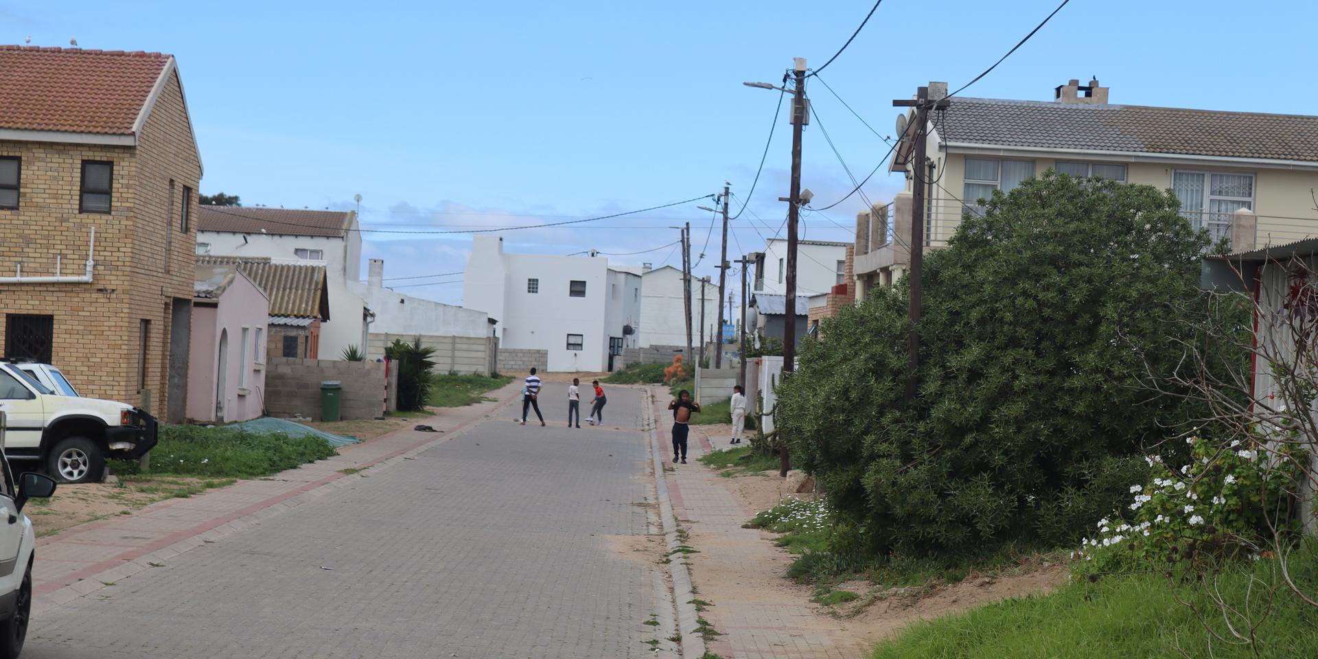 Image 4 of 6