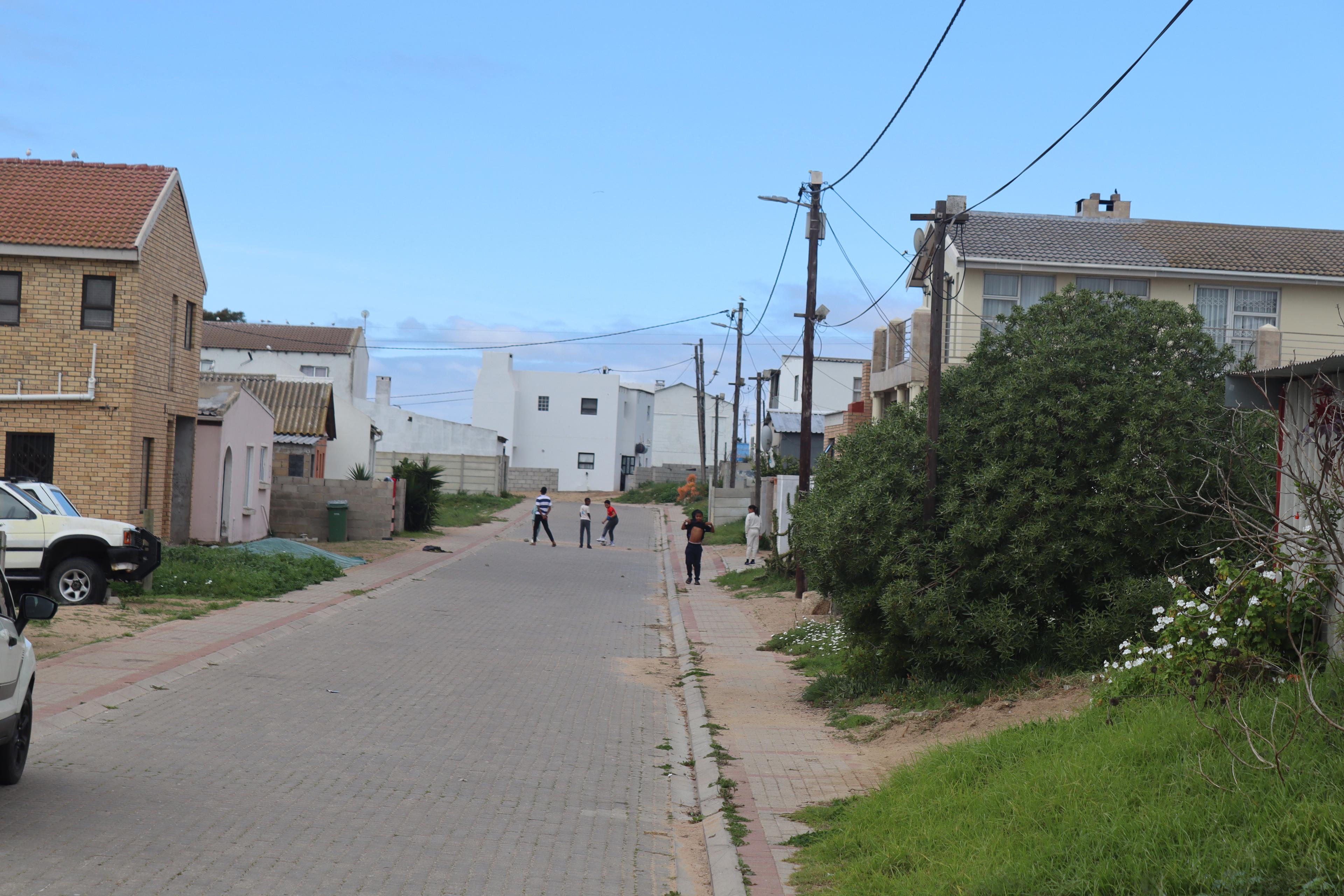 Image 4 of 6