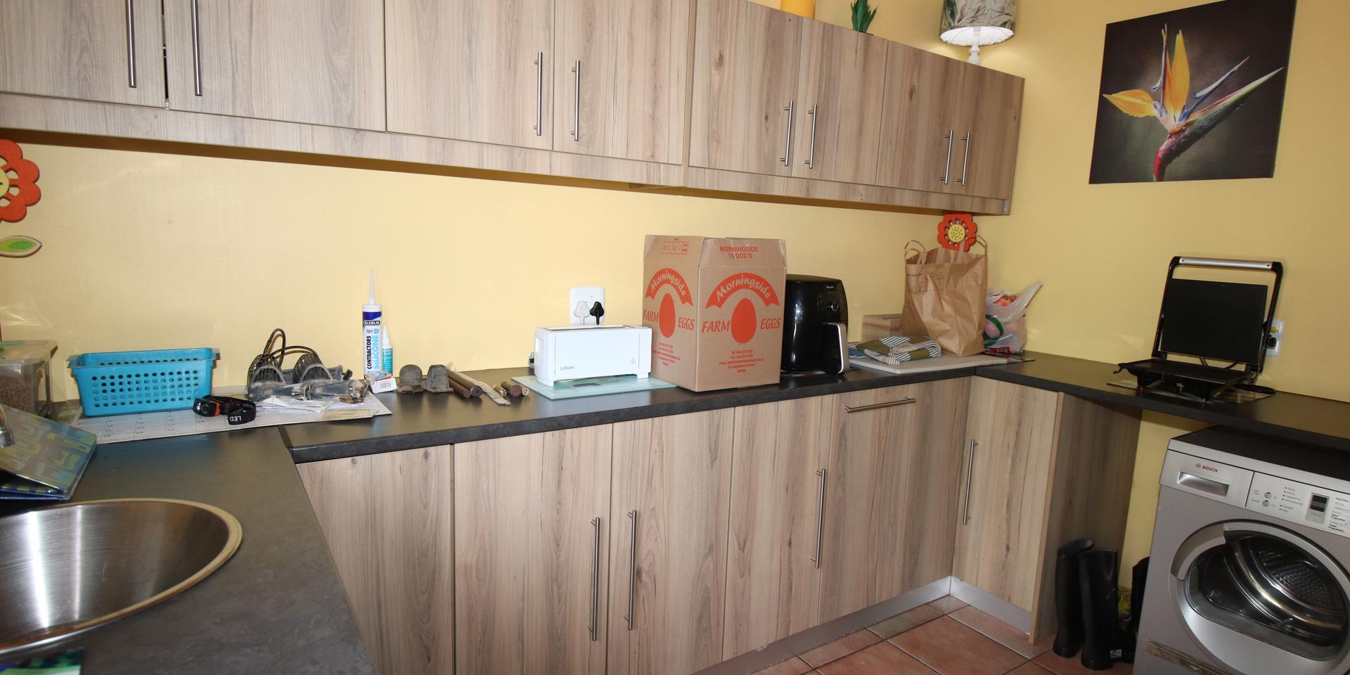 Image 4 of 6