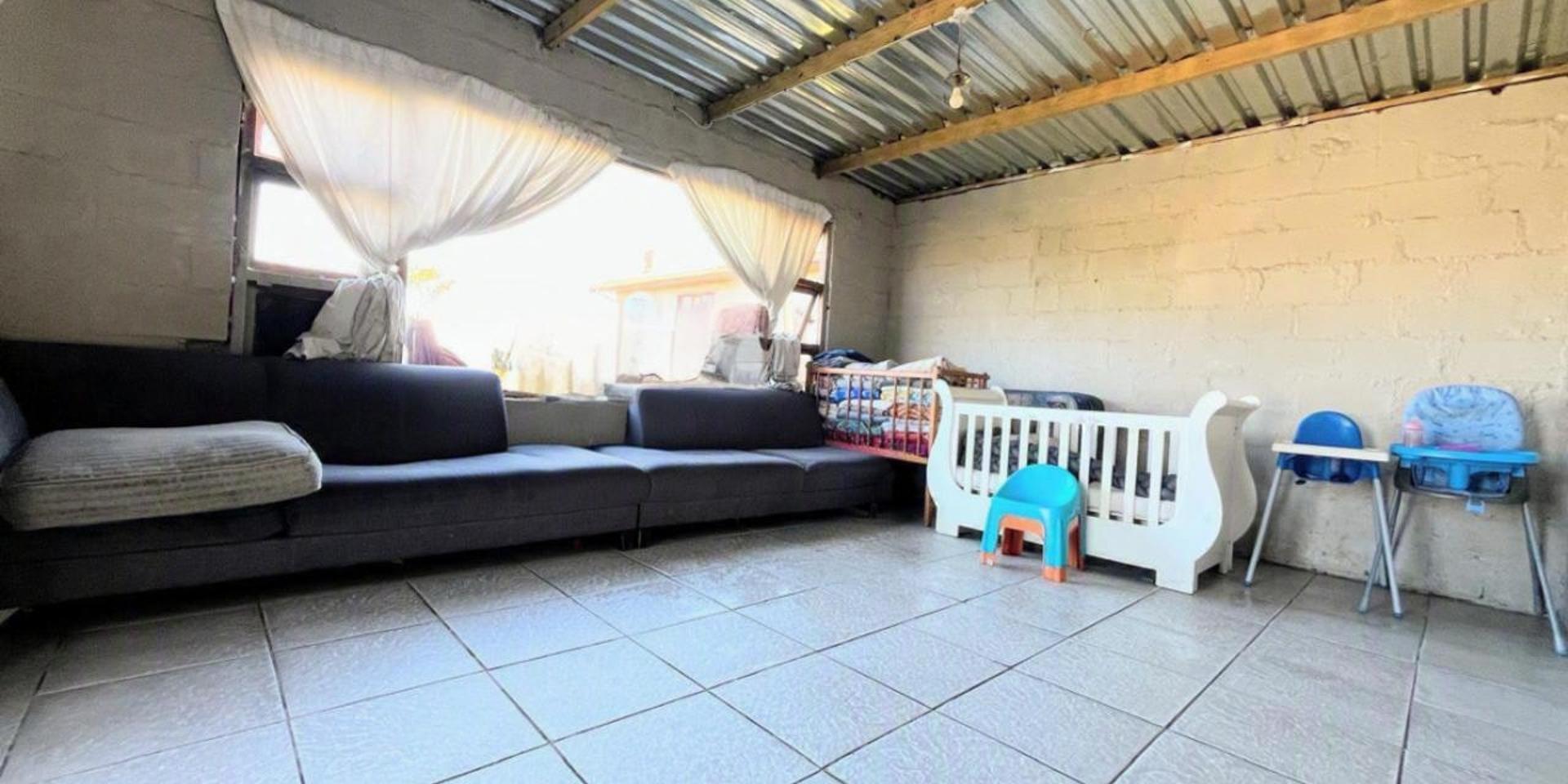 Image 4 of 6