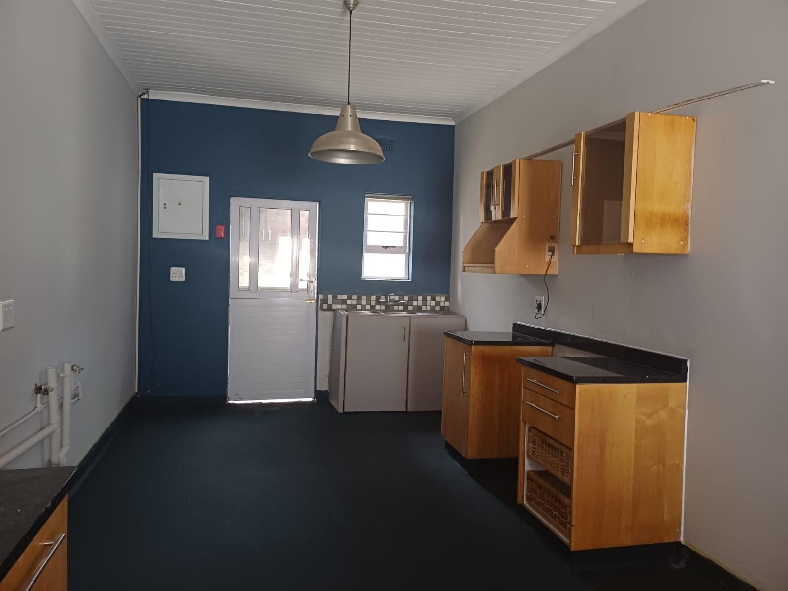 Image 2 of 6