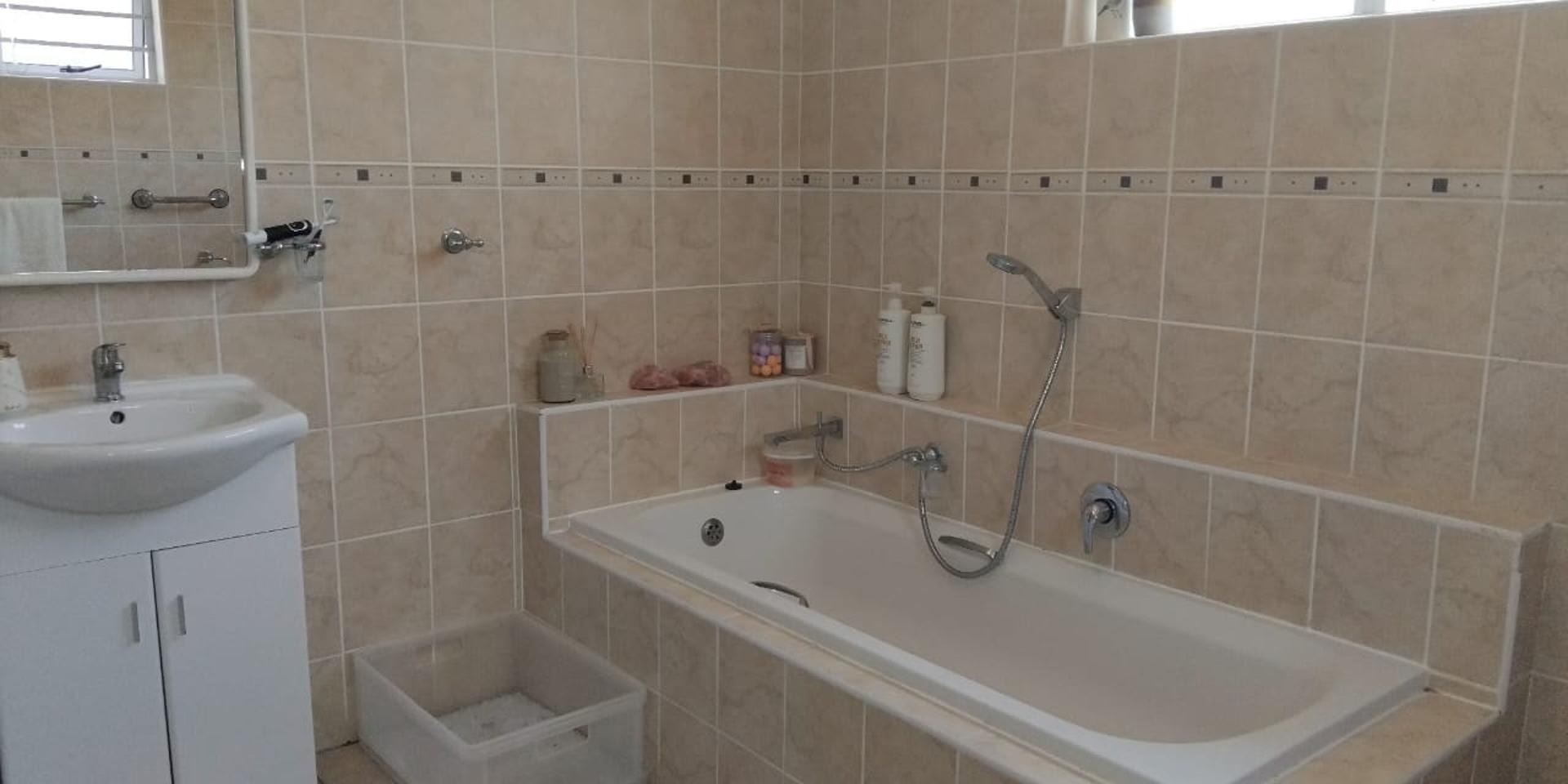 Image 4 of 6