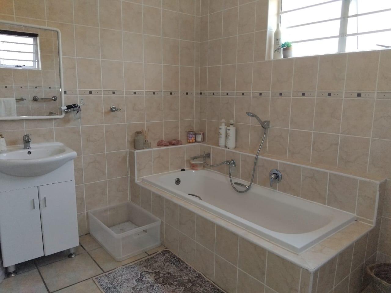 Image 4 of 6