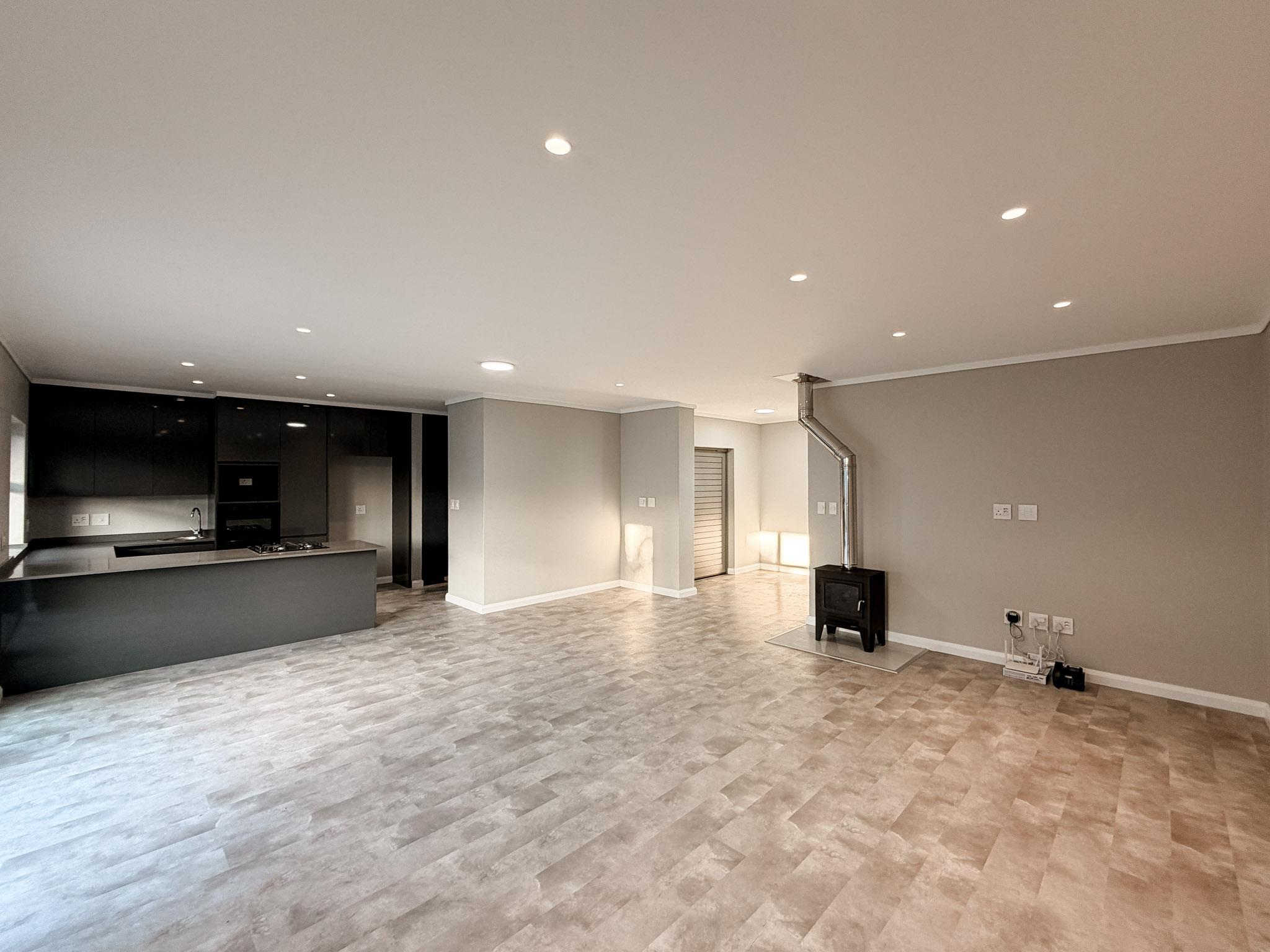 Image 4 of 6