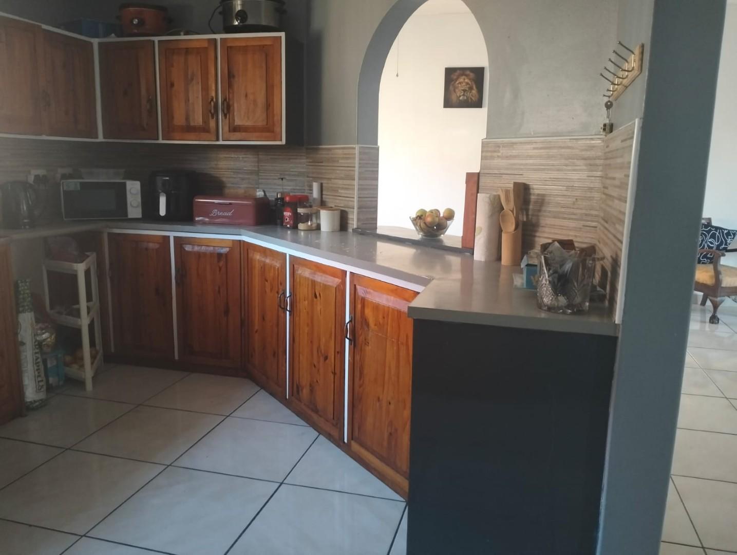 Image 4 of 6