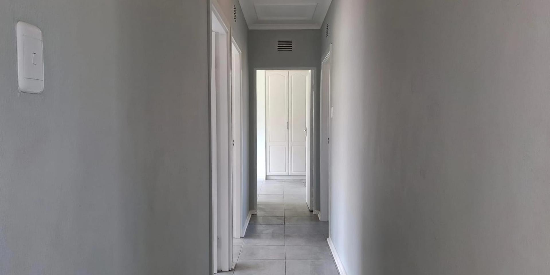 Image 4 of 6