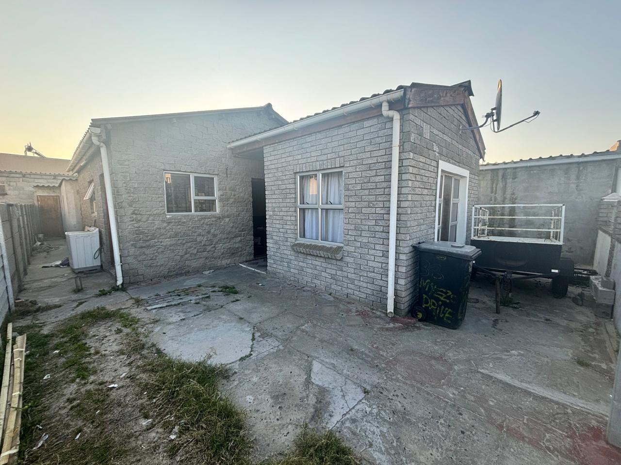 Image 4 of 6