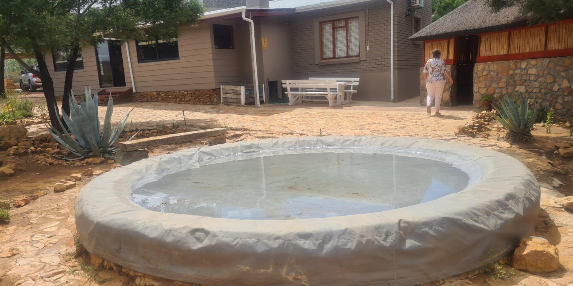 Image 2 of 6