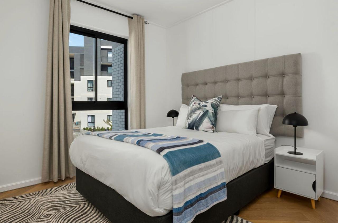 Image 3 of 6