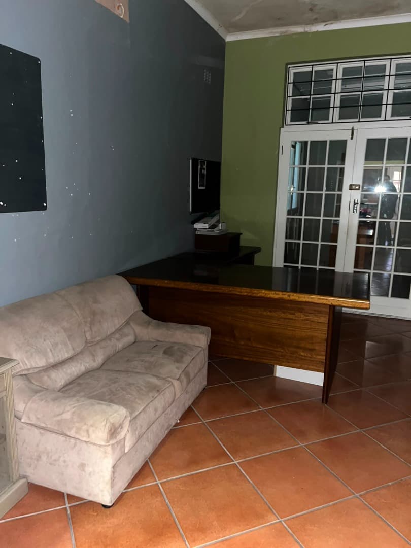 Image 2 of 6