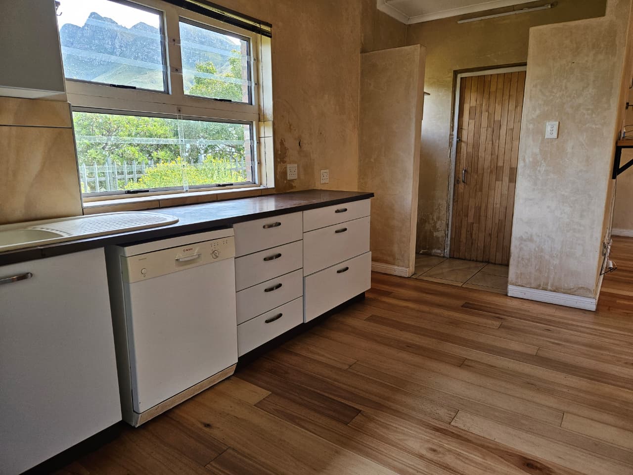 Image 2 of 6