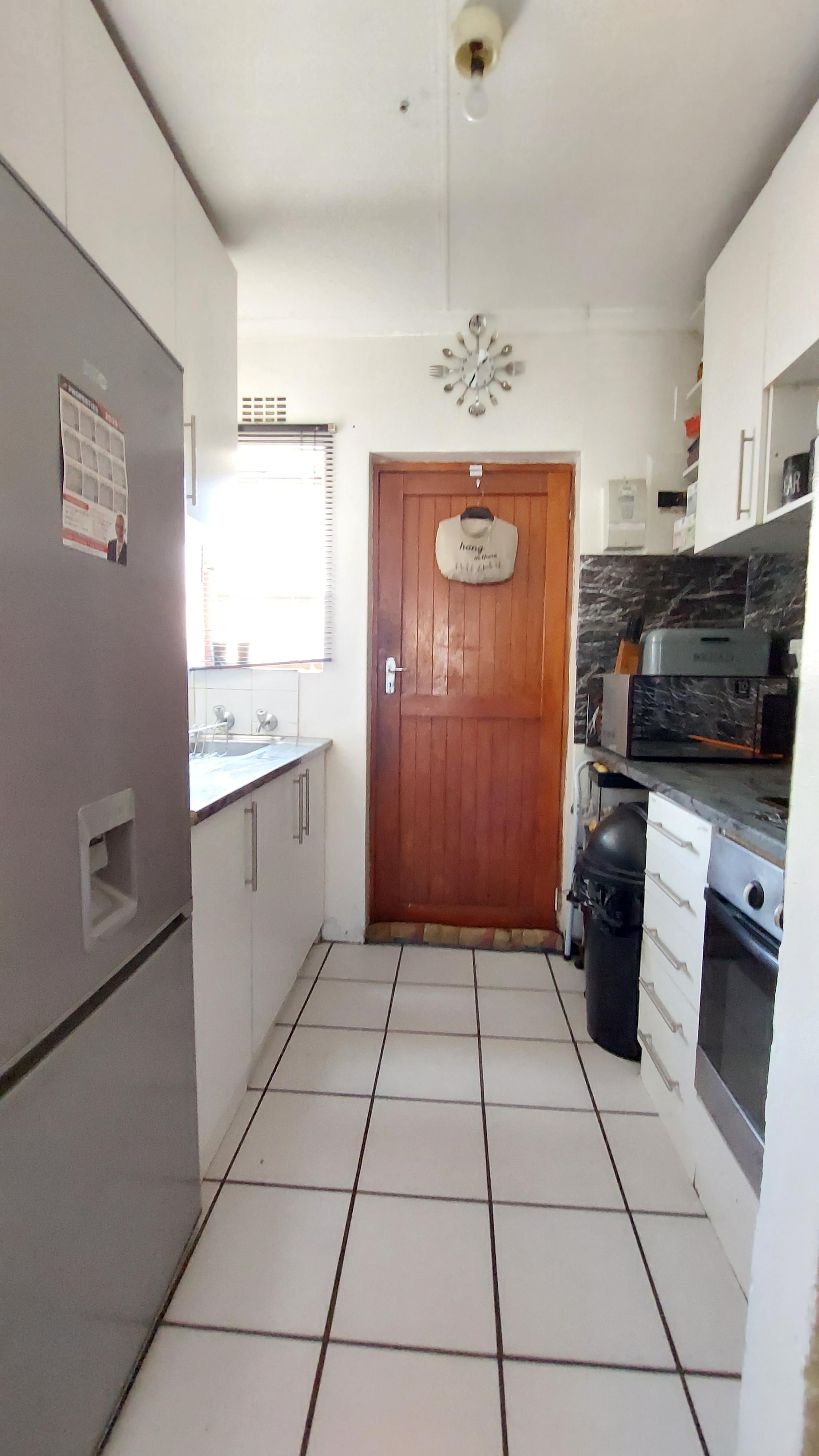 Image 4 of 6