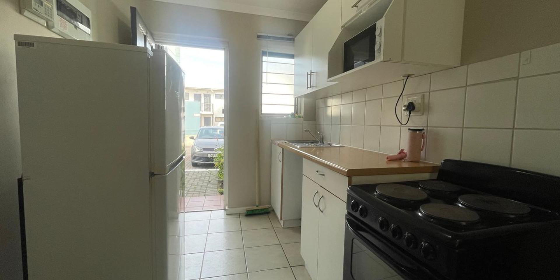 Image 4 of 6