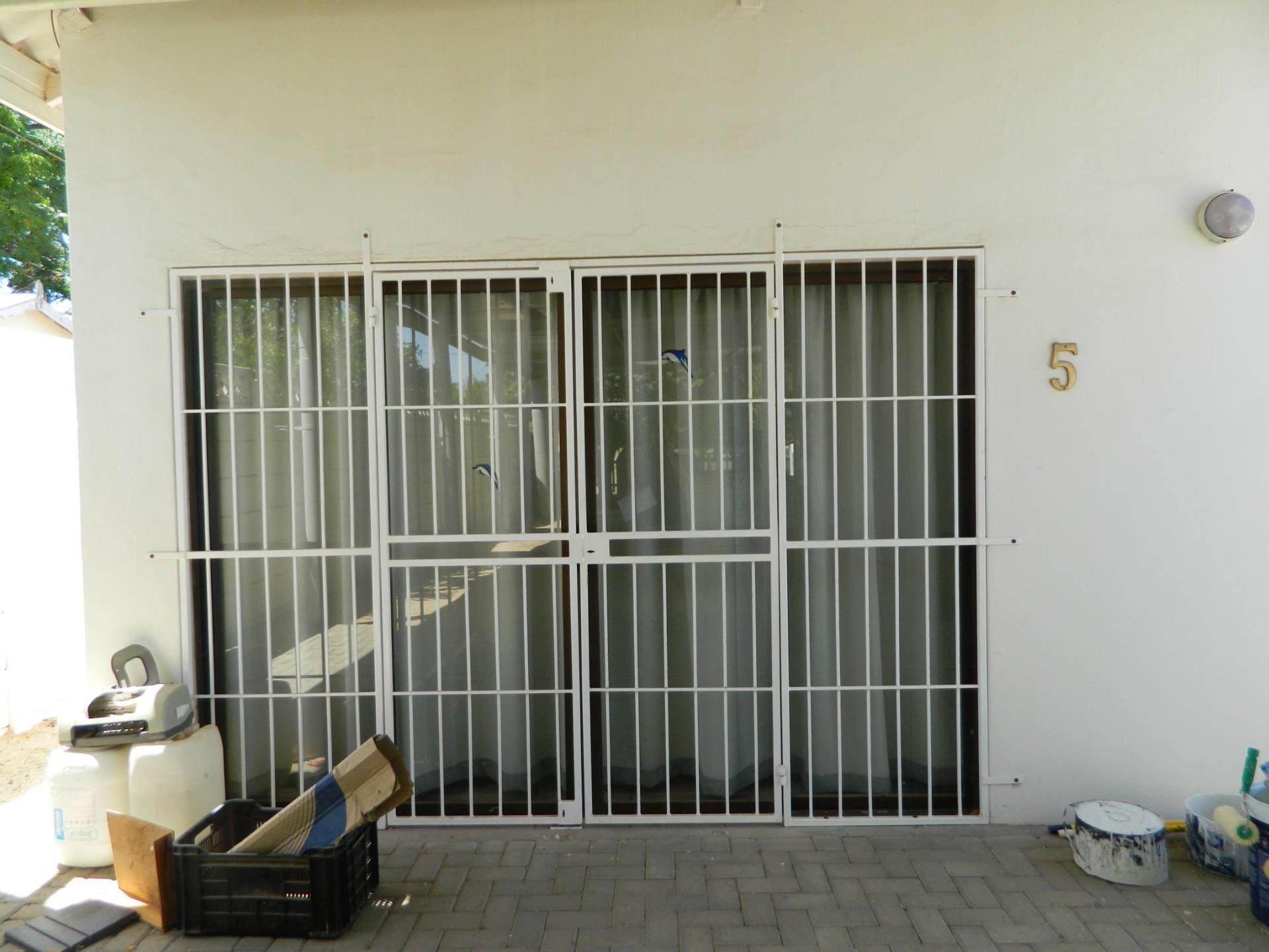 Image 4 of 6