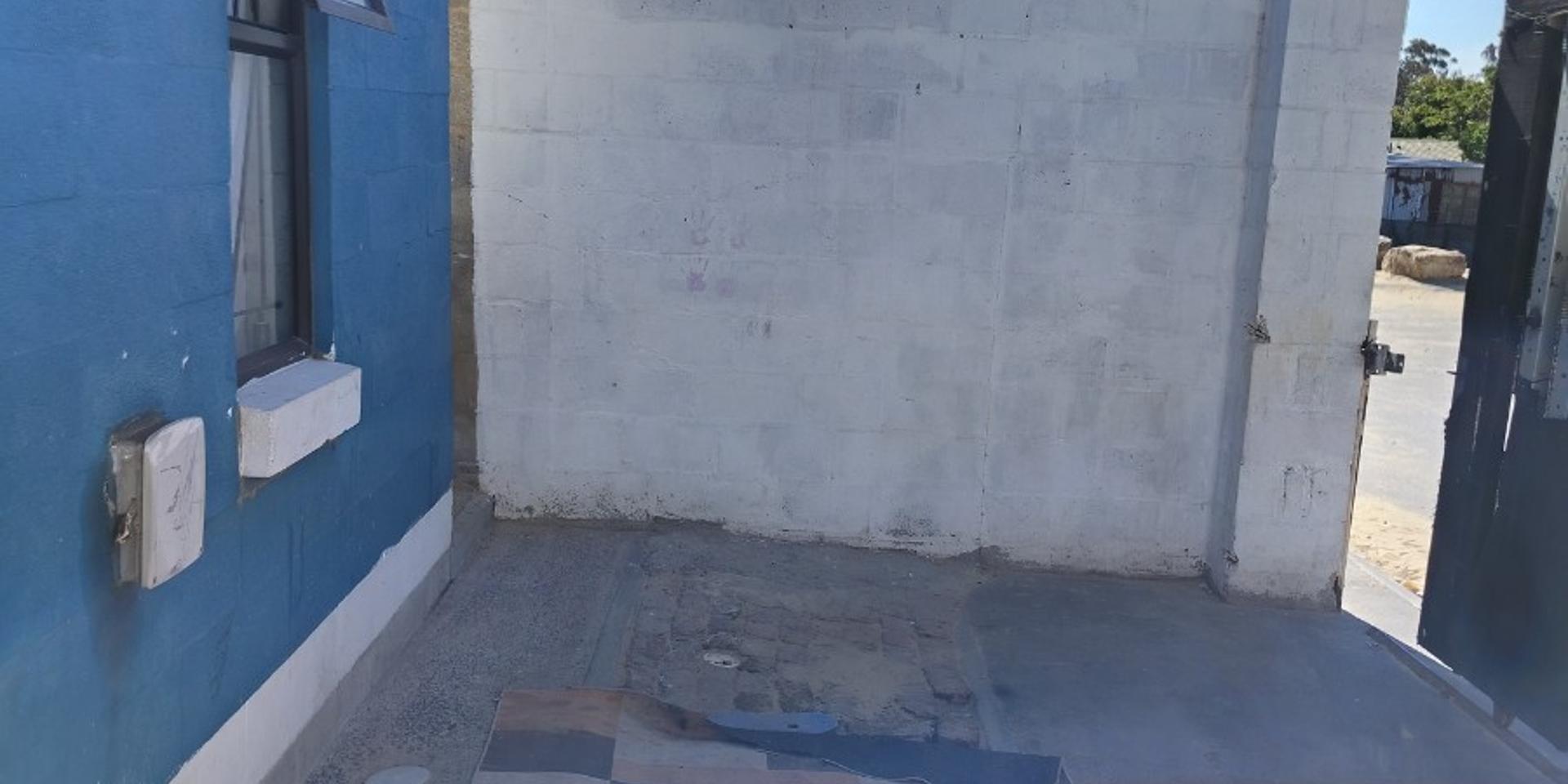 Image 4 of 6