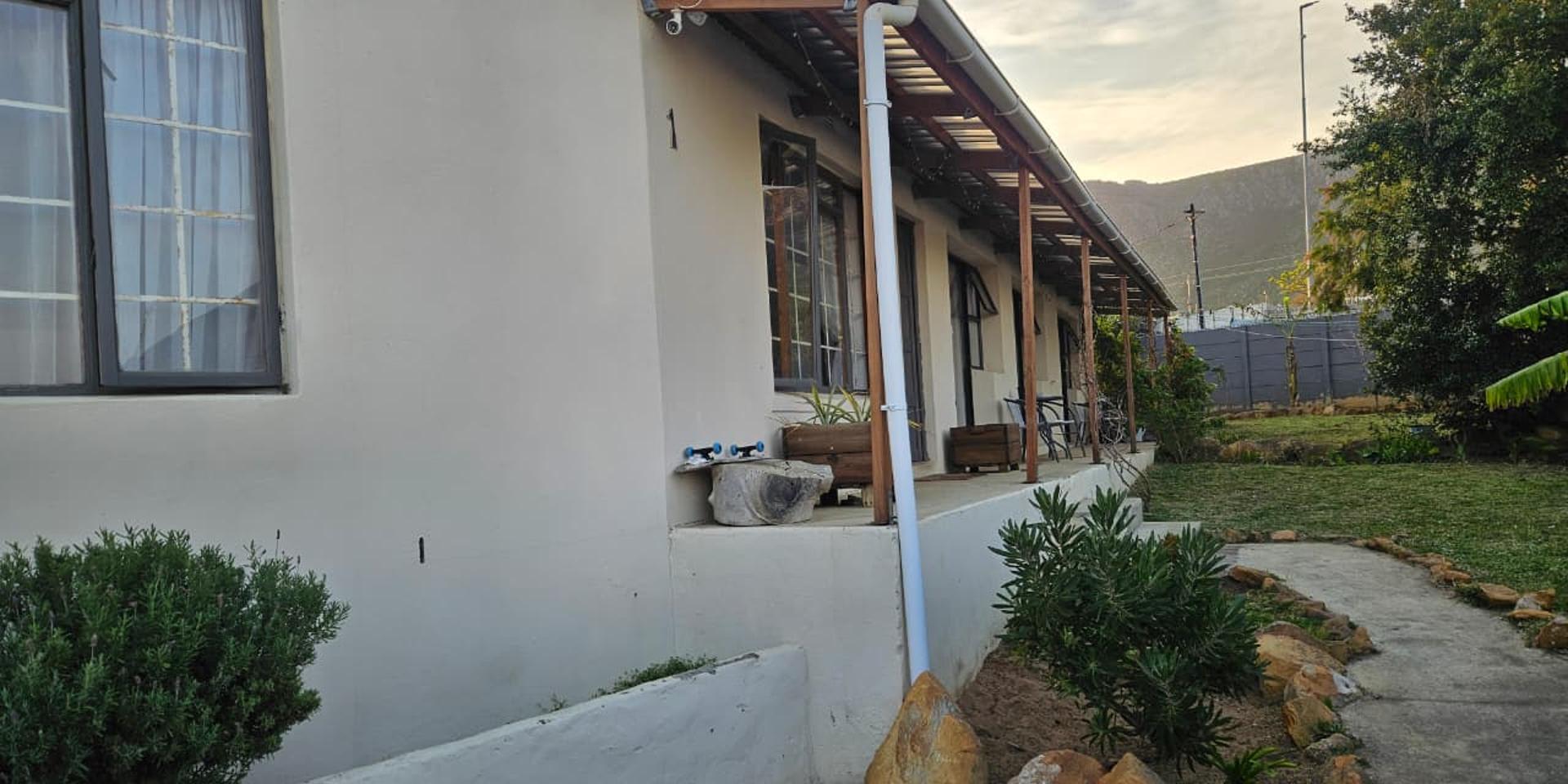Image 3 of 6
