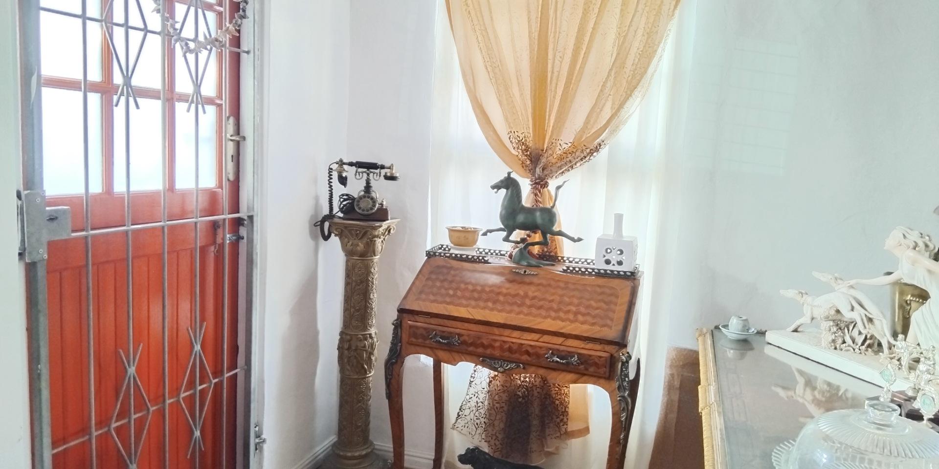 Image 4 of 6