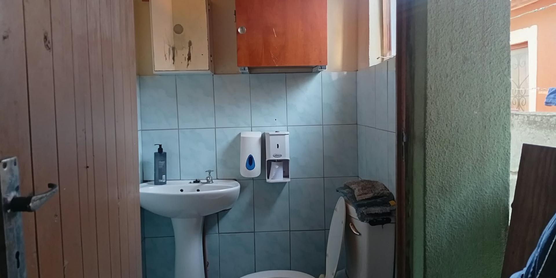 Image 1 of 6