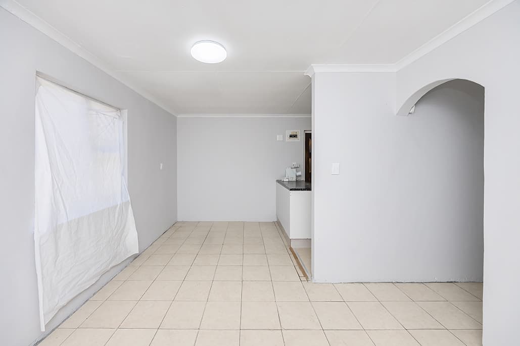 Image 4 of 6
