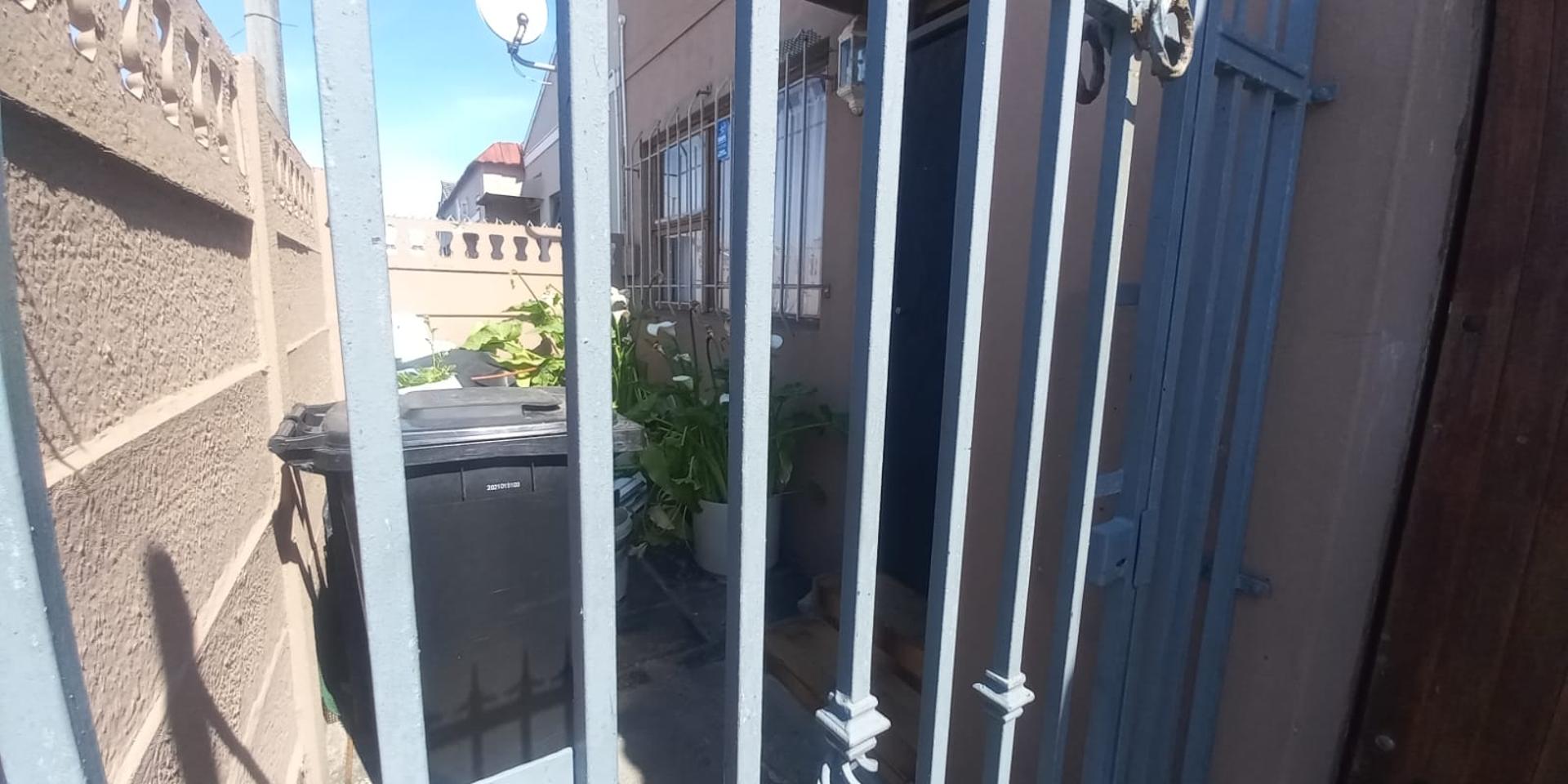Image 3 of 6