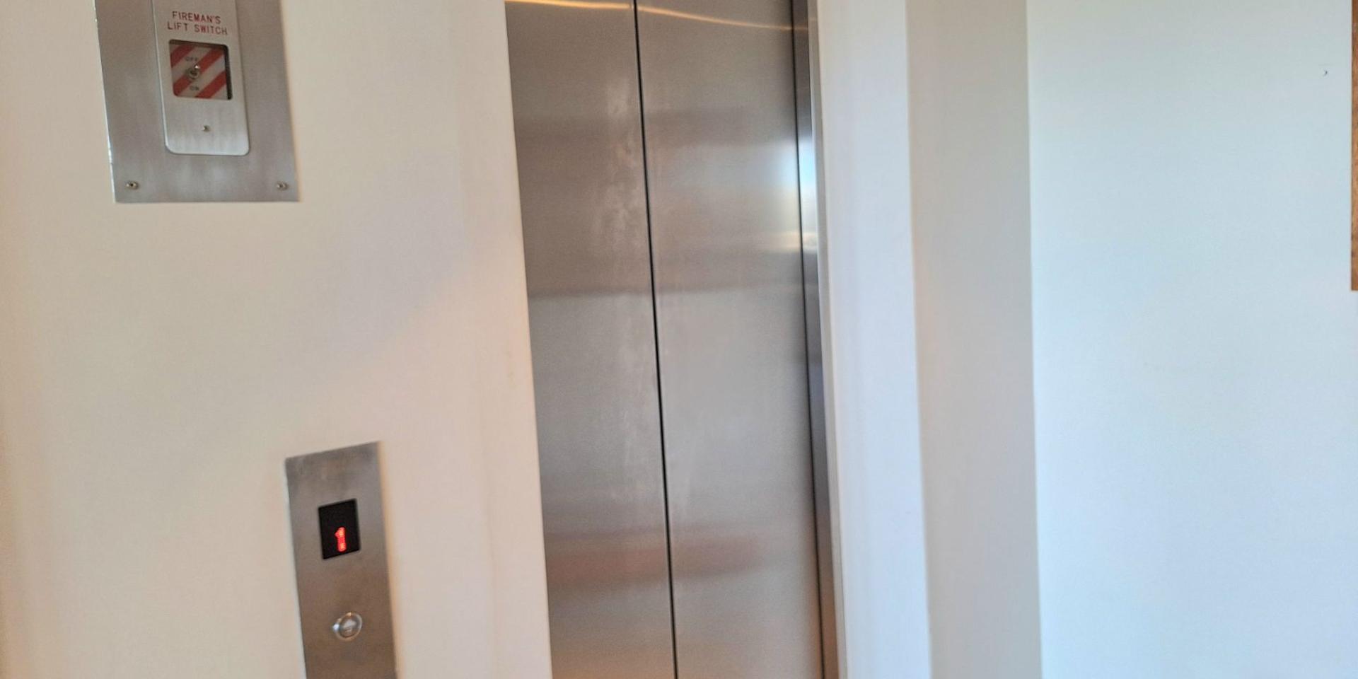 Image 4 of 6