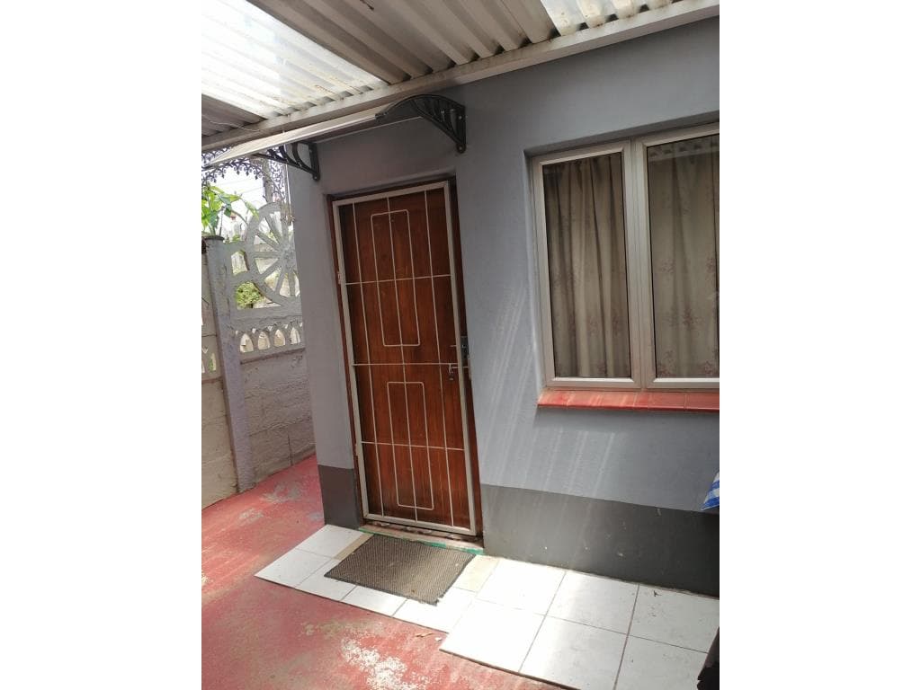 Image 4 of 6