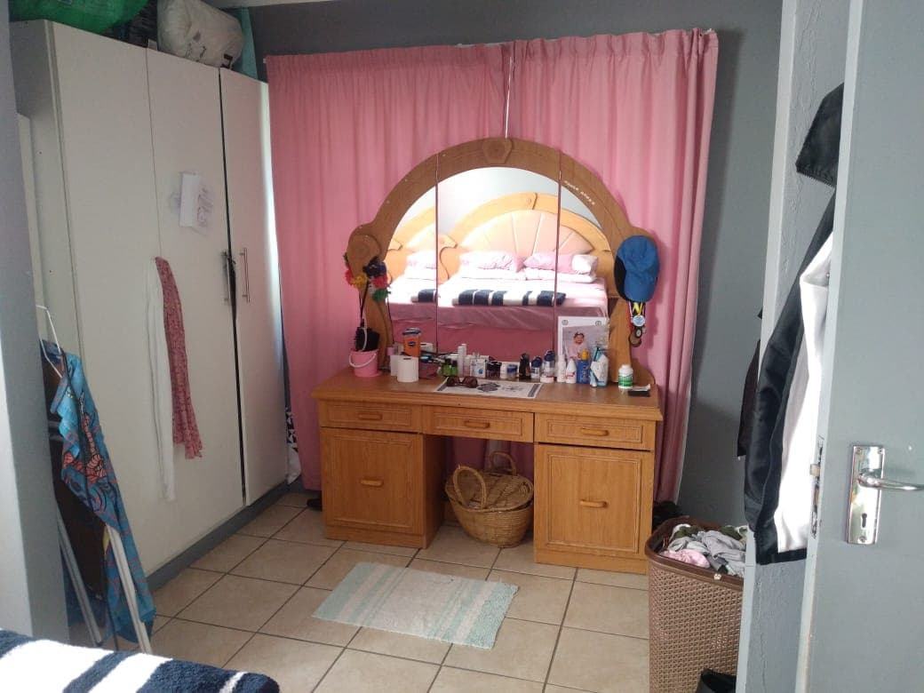 Image 4 of 6