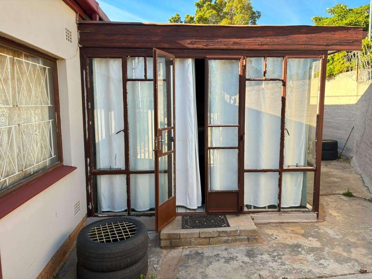 Image 4 of 6