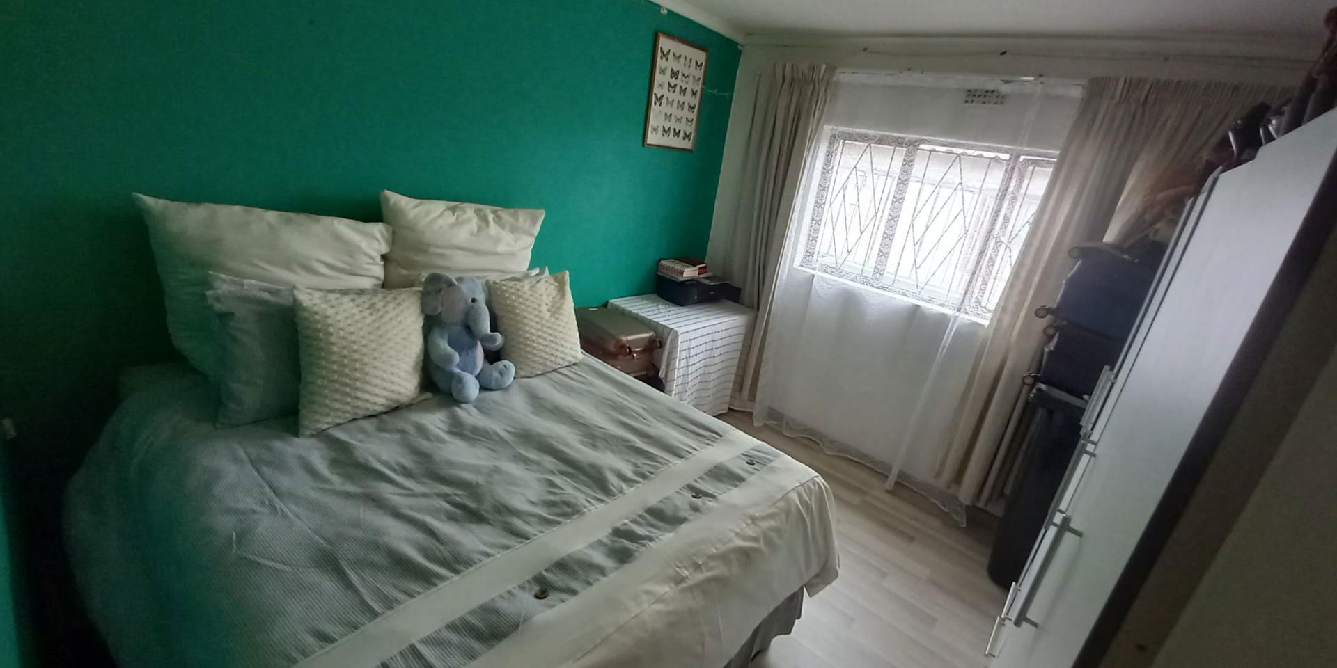Image 4 of 6