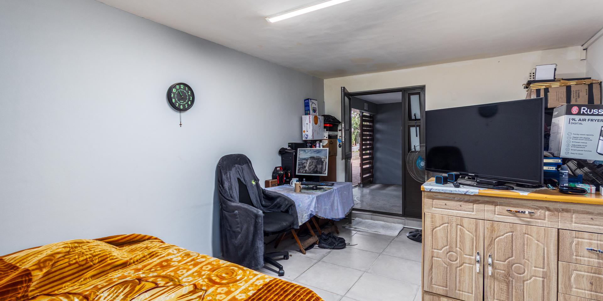 Image 3 of 6