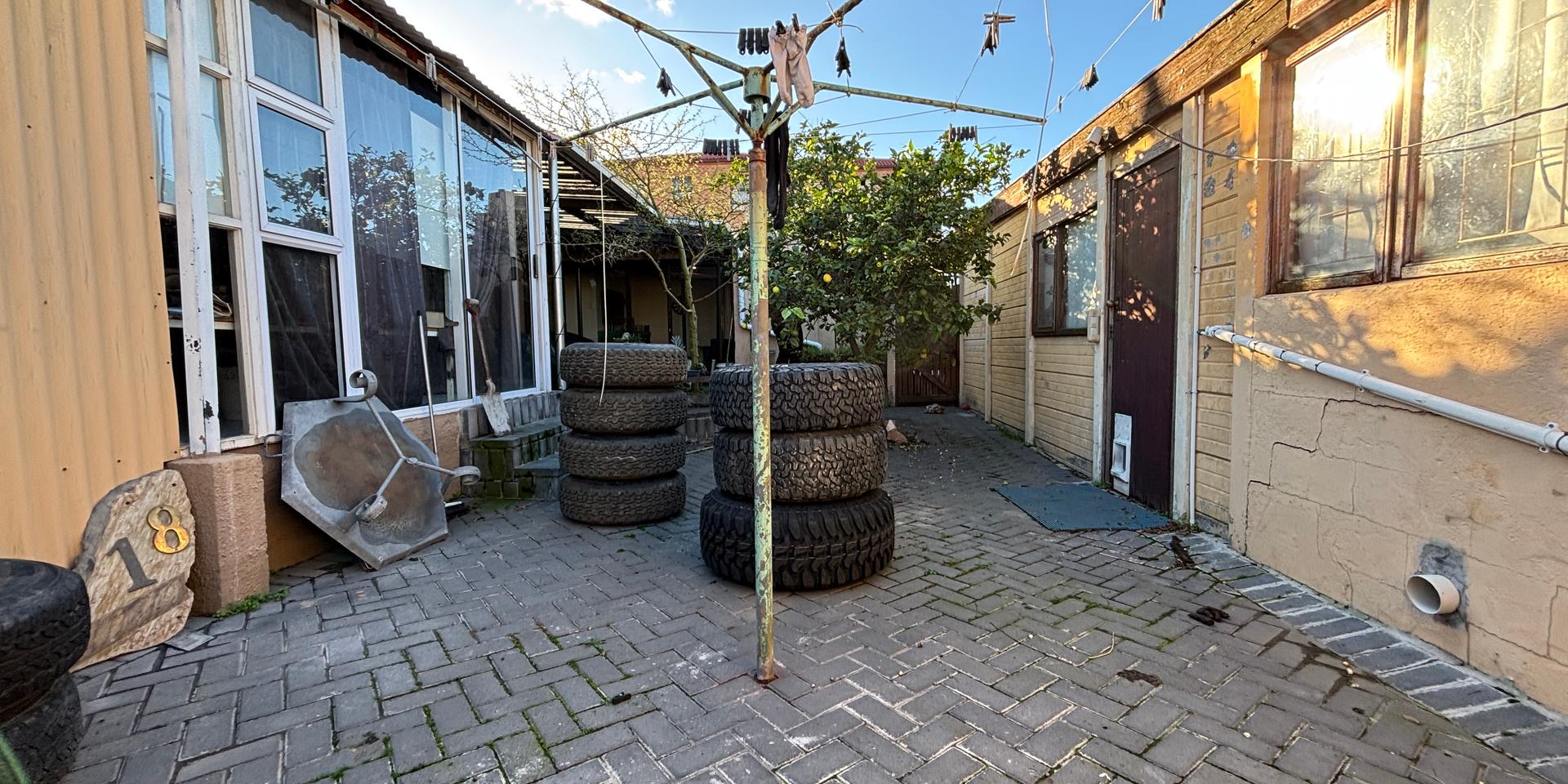Image 1 of 6
