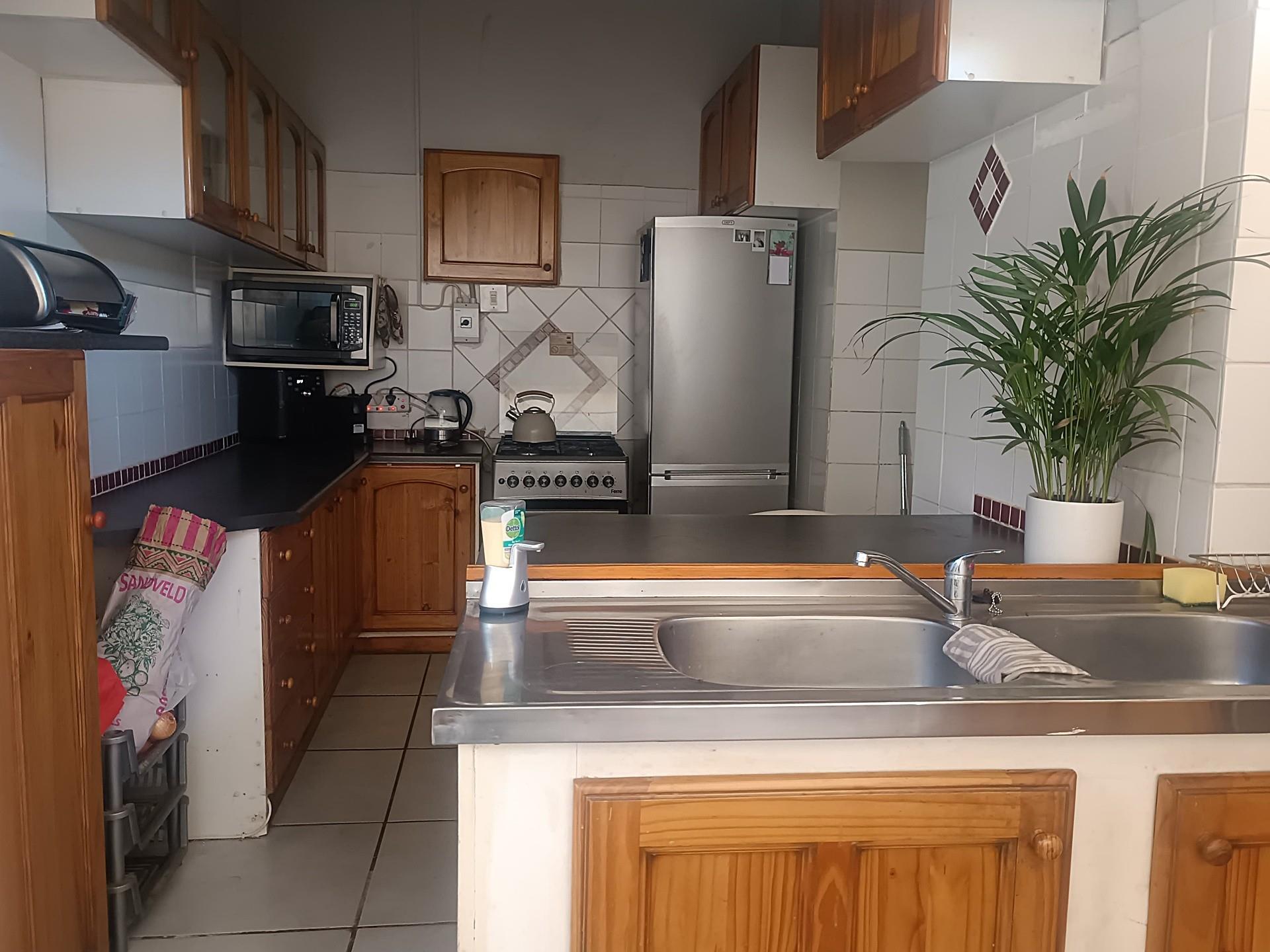 Image 4 of 6