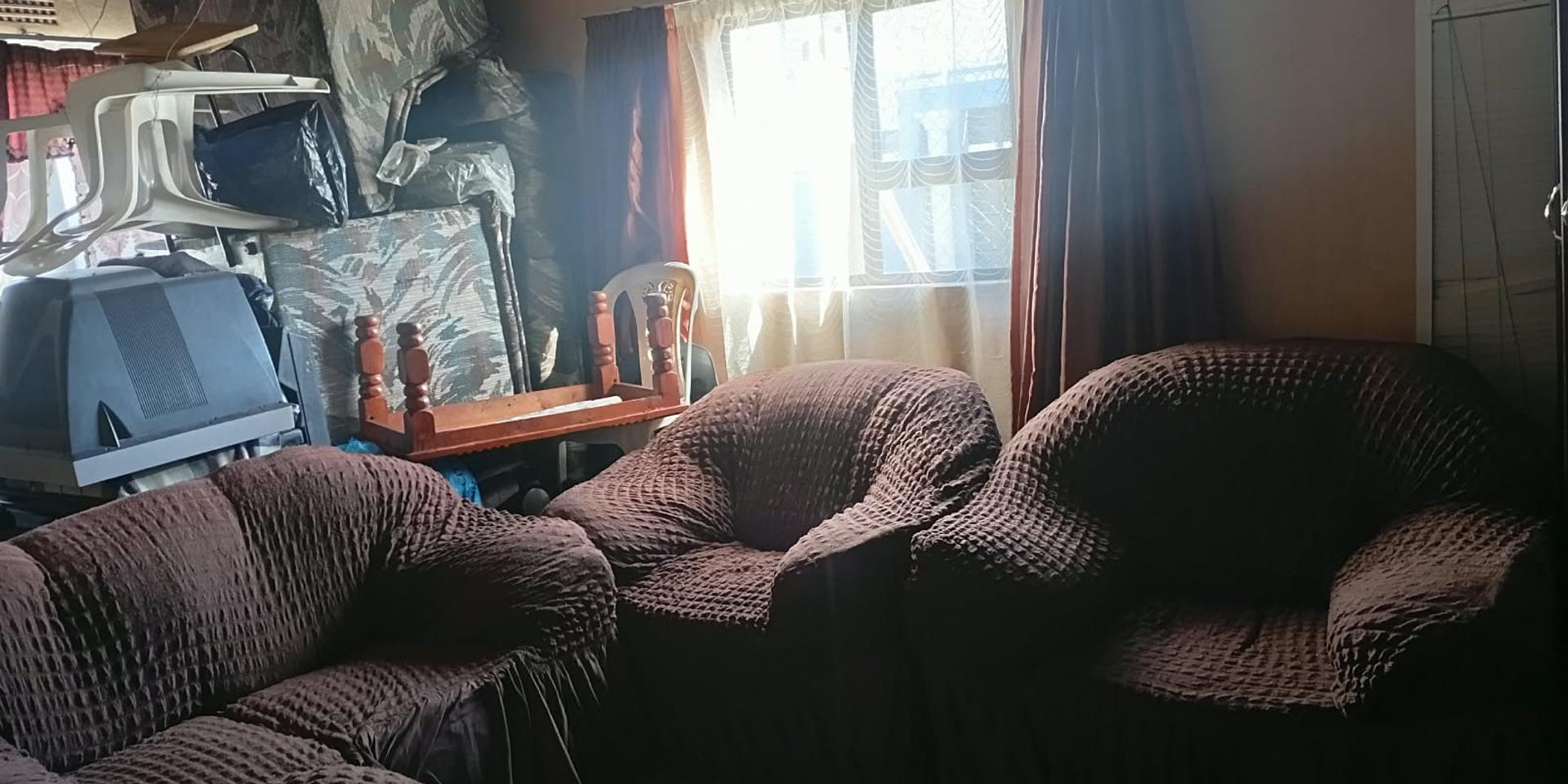 Image 2 of 6
