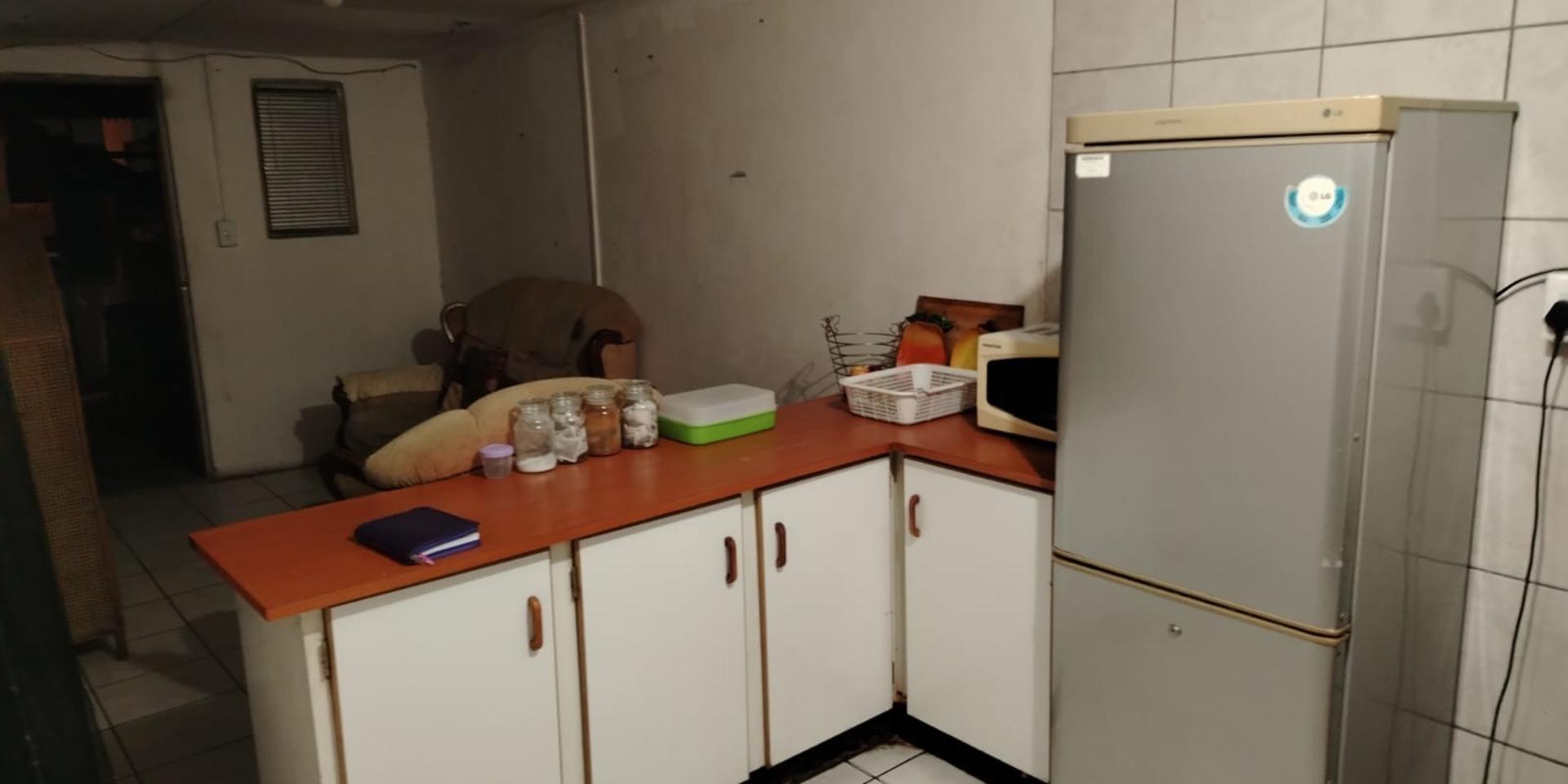 Image 5 of 6